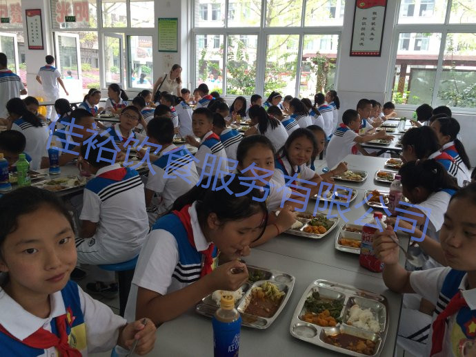 學校食堂承包、學校飯?zhí)霉芾? class=