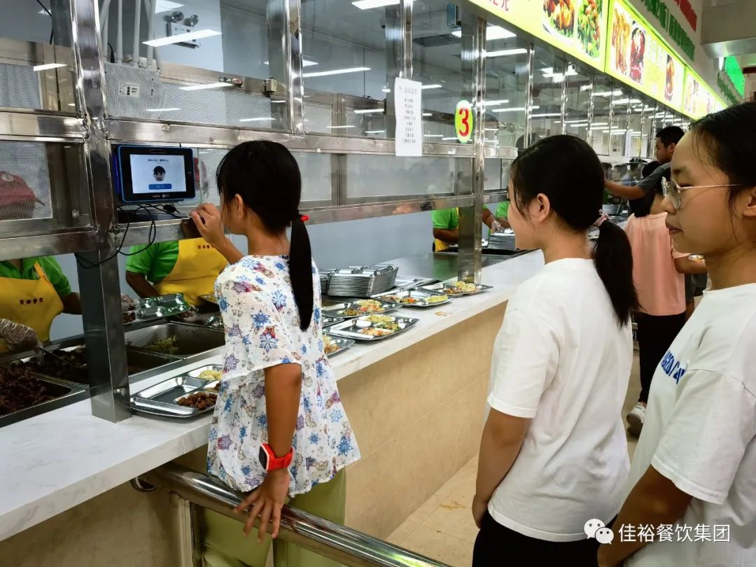 佳裕餐飲集團(tuán)：打造學(xué)生稱心、家長(zhǎng)放心、社會(huì)安心的營(yíng)養(yǎng)餐