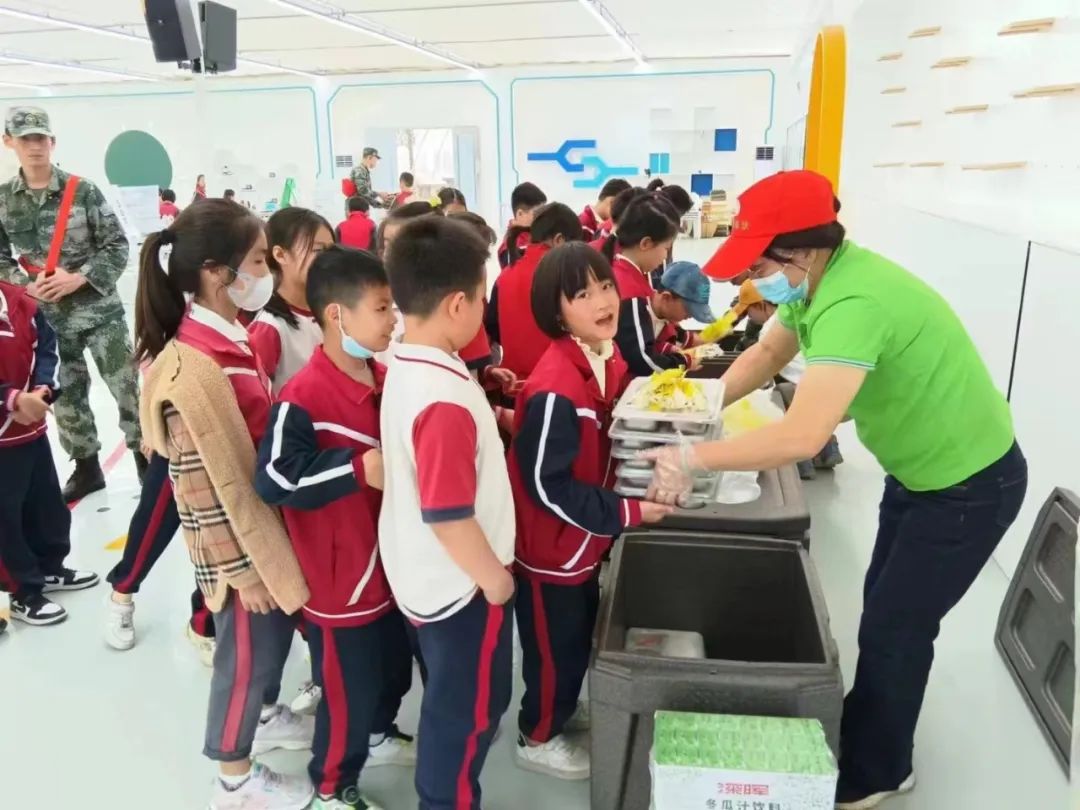 研學(xué)基地配餐，佳裕營養(yǎng)團餐配送保障孩子們的每一餐